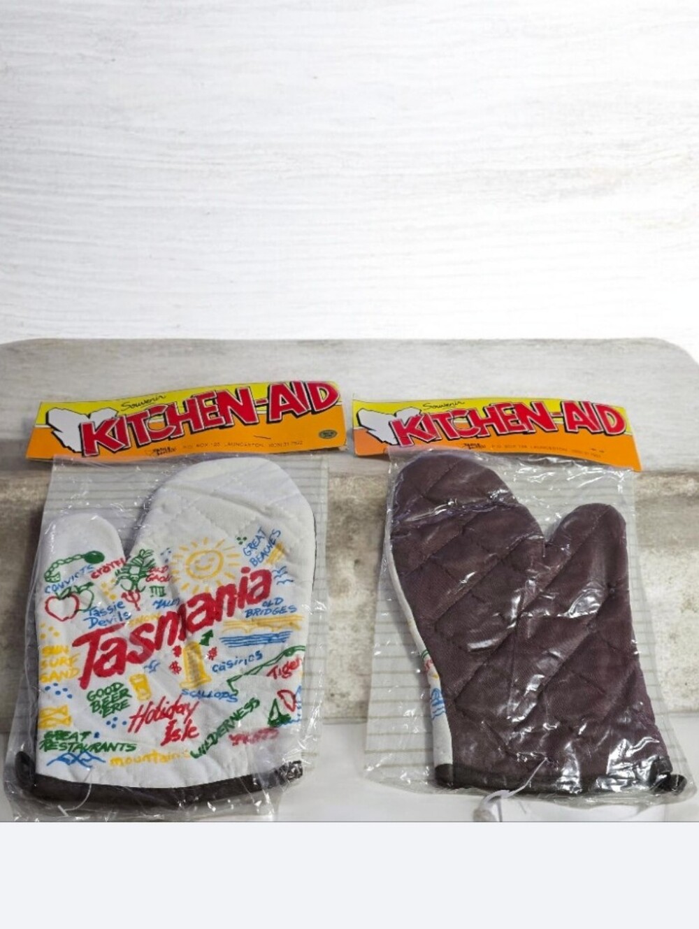 Vintage Kitchen-Aid Tasmania Printed Oven Mitts - White & Brown